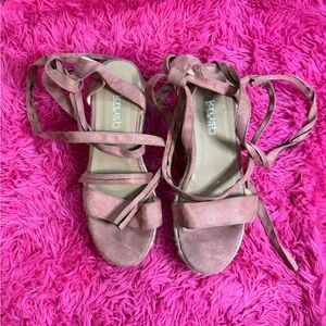 Pink Strappy Sandals Casual Flat -‎ size 9
